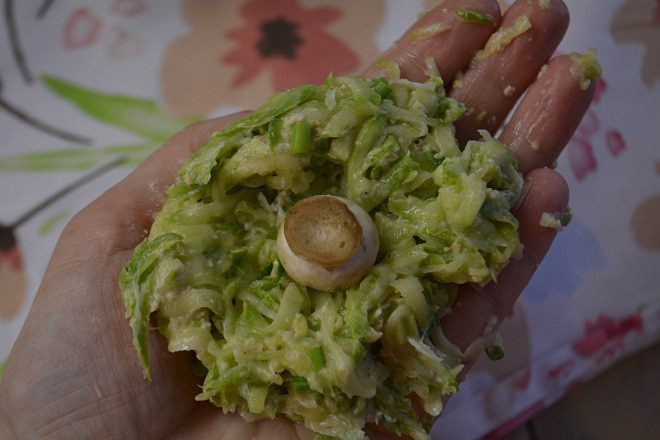 Кабачковые крокеты, фаршированные грибами