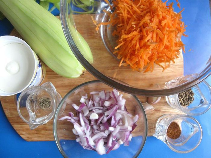 Рулетики из кабачков с морковью и сливочным сыром
