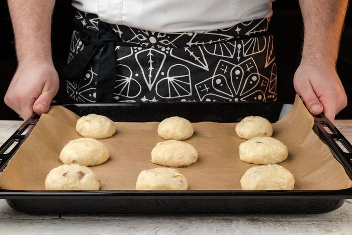 Пасхальные булочки с изюмом