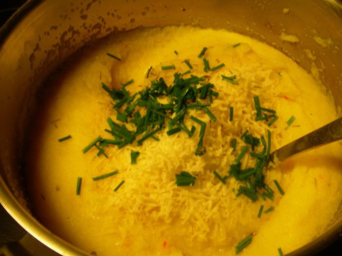 Запеченная полента с грибами