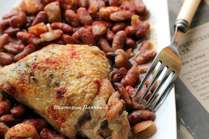 Рагу из курицы с фасолью и запеченным чесноком