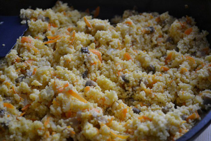 Перец, фаршированный кускусом и грибами