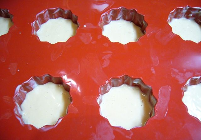 Канеле с арахисовой пастой