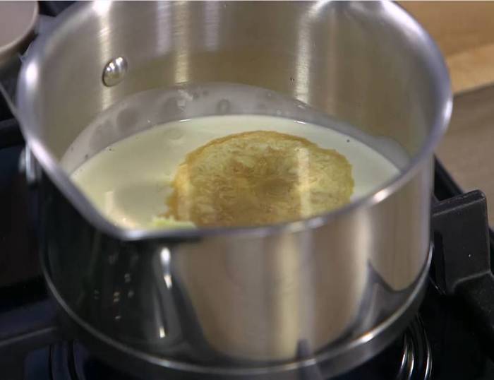 Сливочная запеканка с яблоком и ежевикой 