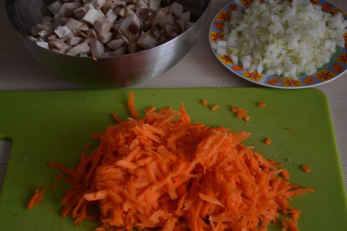 Перец, фаршированный кускусом и грибами