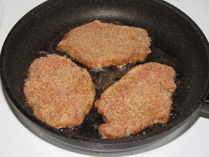 Свиные отбивные по-пармски