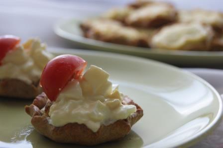 Карельские пирожки с картошкой и яичным соусом