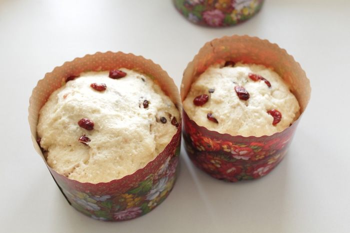 Кулич творожный с вяленой клюквой