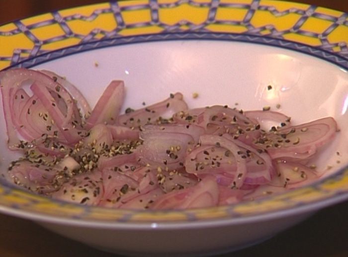 Рисовый салат с огурцами и сладкой кукурузой