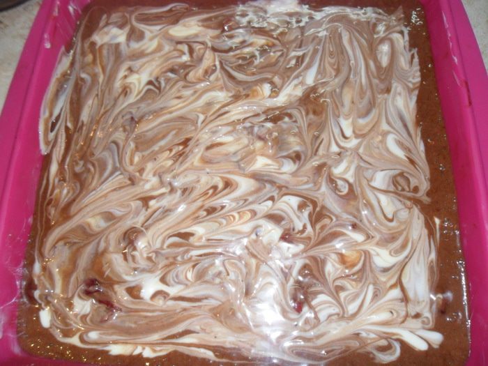Брауни с вишнями и орехами