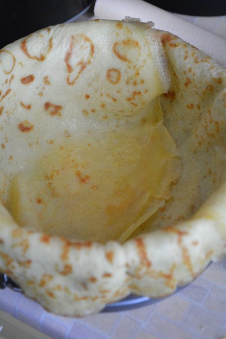 Блинный пирог с грибами и сыром