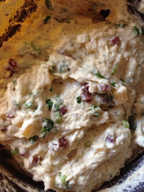 Закусочные кексы на сыворотке с сыром и охотничьими колбасками