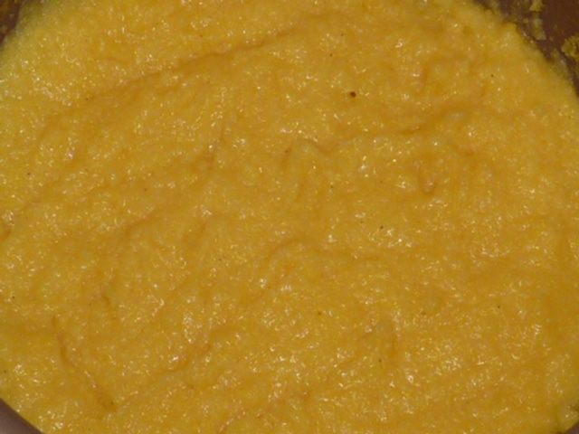 Запеченная полента с овощами