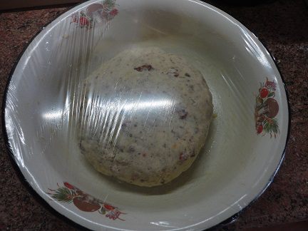 Булка с томатами и базиликом