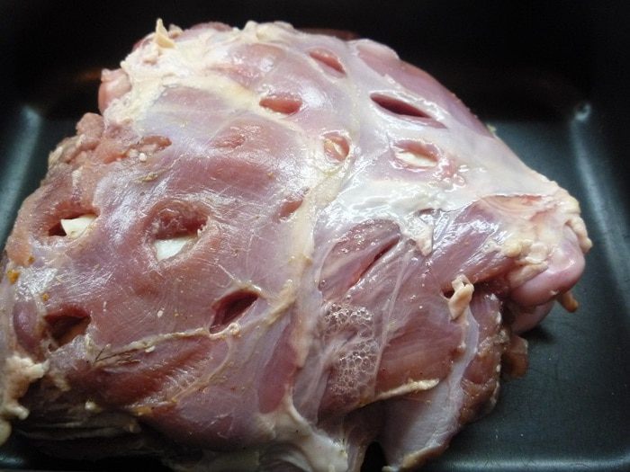 Баранья нога в духовке с розмарином и клюквенным соусом