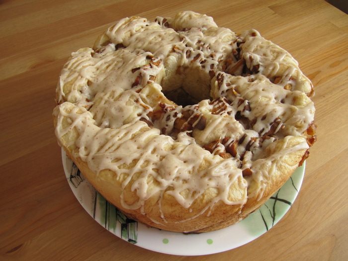 Сдобный хлеб с персиком и карамелью