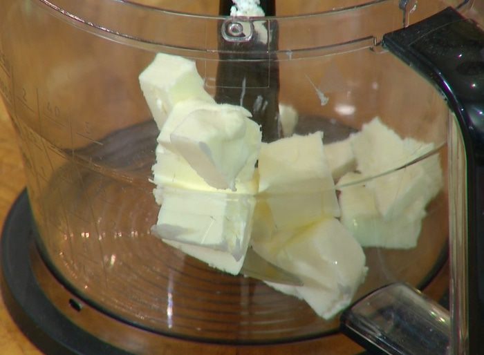 Яблочный крамбл с грецкими орехами