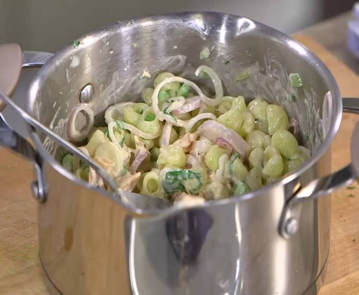 Капустные корзинки с макаронами и лососем 