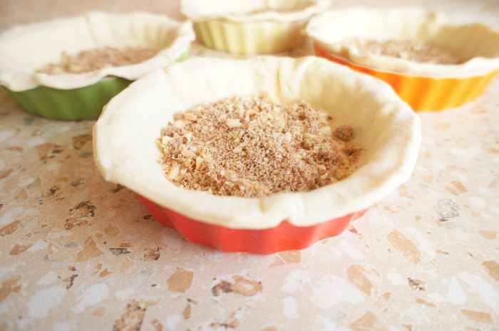 Мини-пироги с клубнично-бальзамической начинкой
