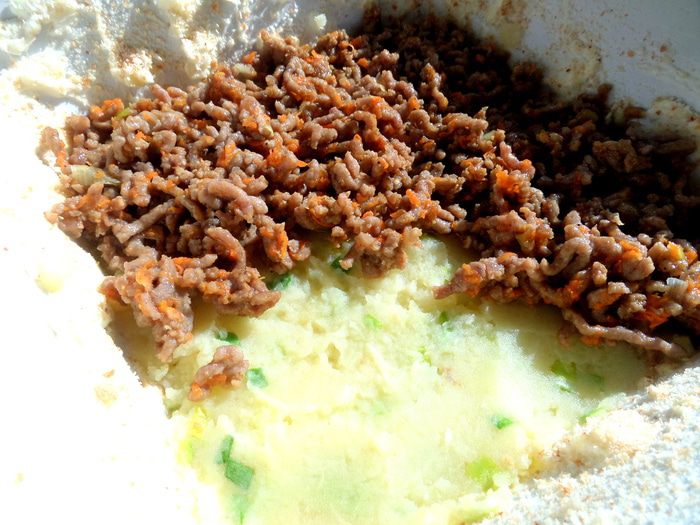 Картофельная запеканка с сельдереем и фаршем