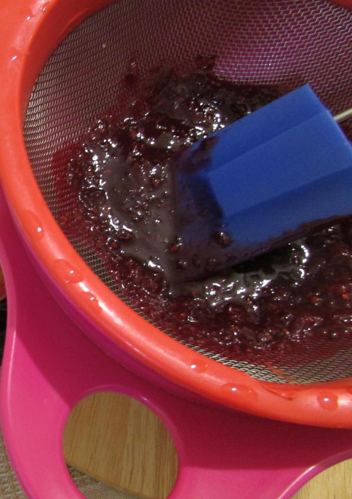 Печенье «Сердечки» с красной смородиной