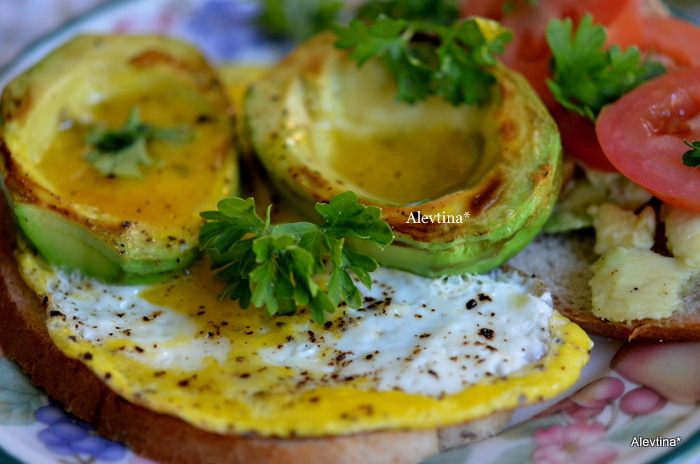 Завтрак с авокадо