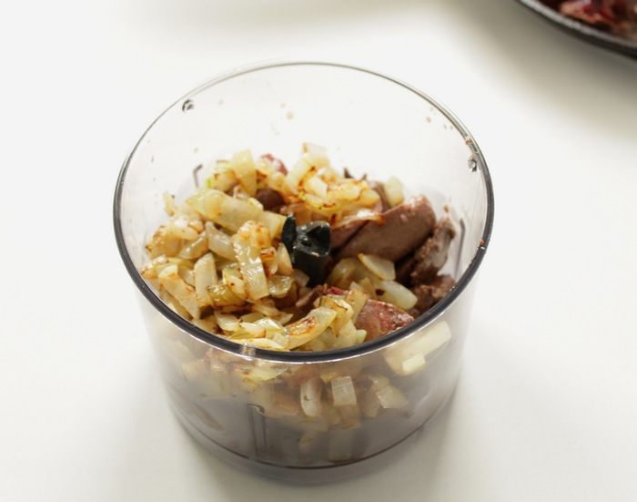  Пирог с печенью и вяленой клюквой