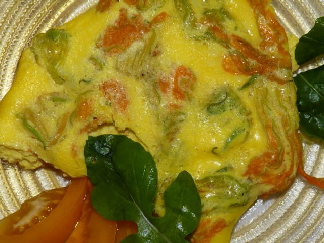 Омлет с цветками цукини