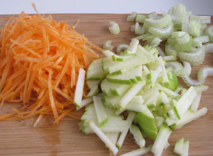 Салат из краснокочанной купусты с тыквенными семечками