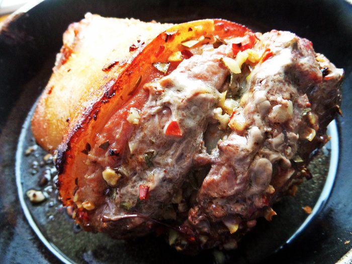 Рулька с разной капустой и грибами