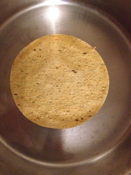 Кусочки курицы в индийской лепешке с манго и лаймовой заправкой
