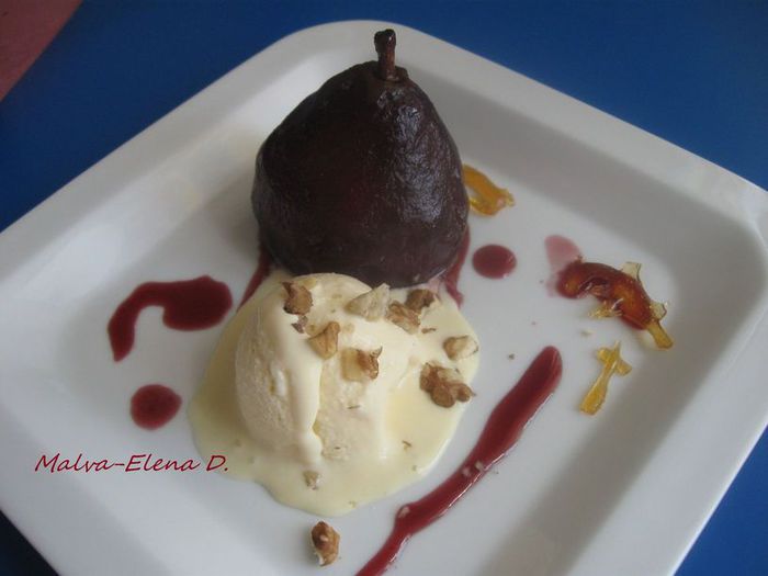 Ванильное мороженое и груша-пашот «Сладкая парочка»