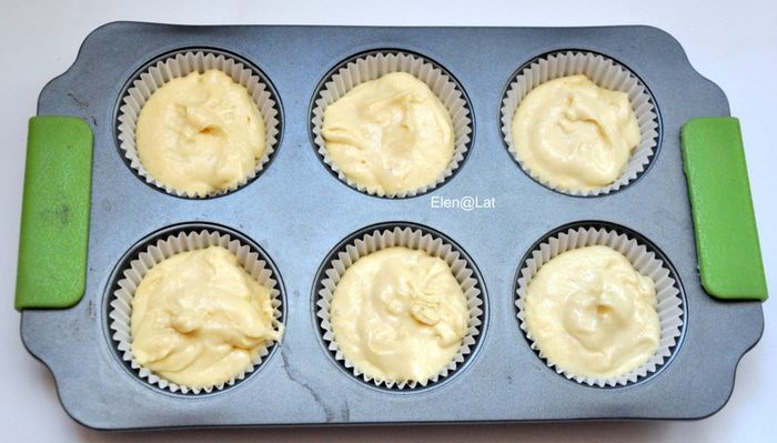 Лимонные маффины с курдом и меренгой