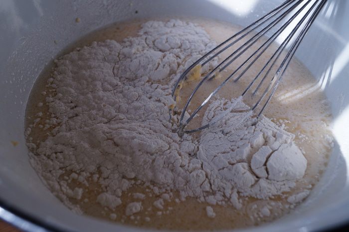 Дрожжевые блинчики с сыром