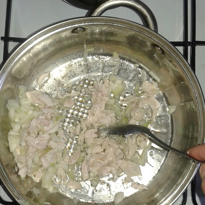 Пита с начинкой из курицы и сыра