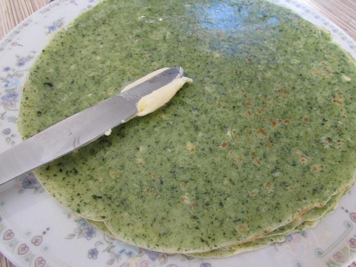 Блинный тортик с грибным соусом