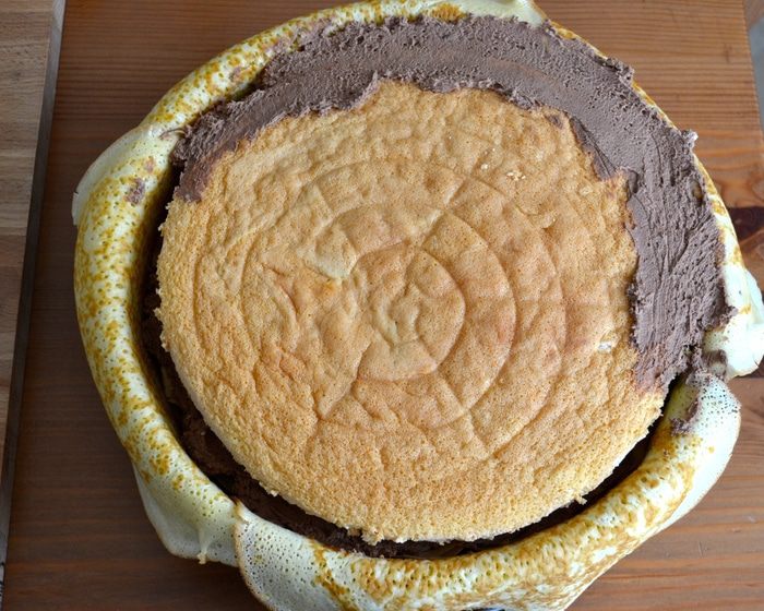 Блинный торт с бананами и шоколадным муссом