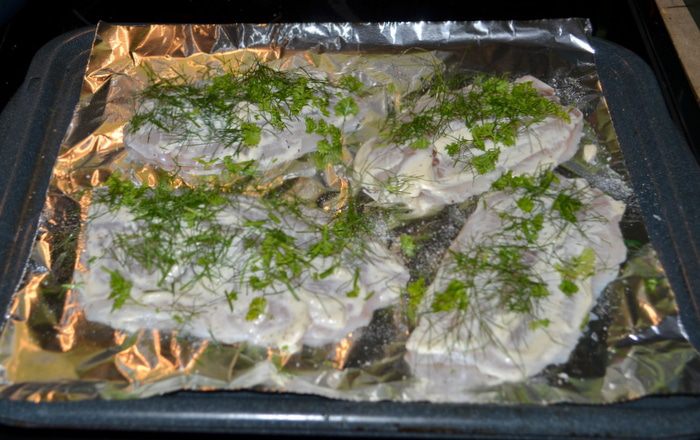 Тилапия со свежей зеленью