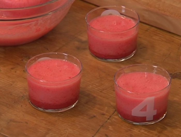 Малиновое желе с пузырьками