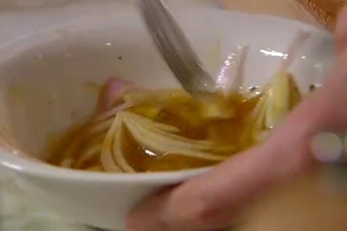 Салат из цветной капусты с заправкой-карри 