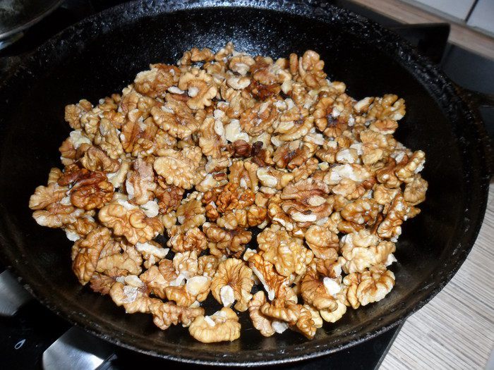 Ореховая аджика