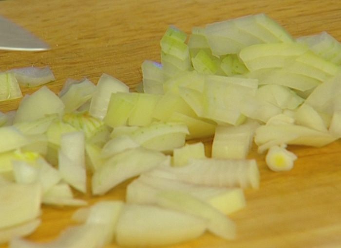 Бурый рис с грибами и зеленым горошком 