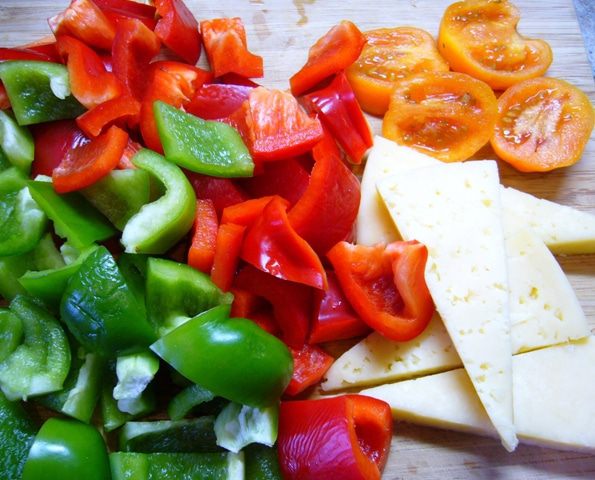 Курица, запеченная  с овощами