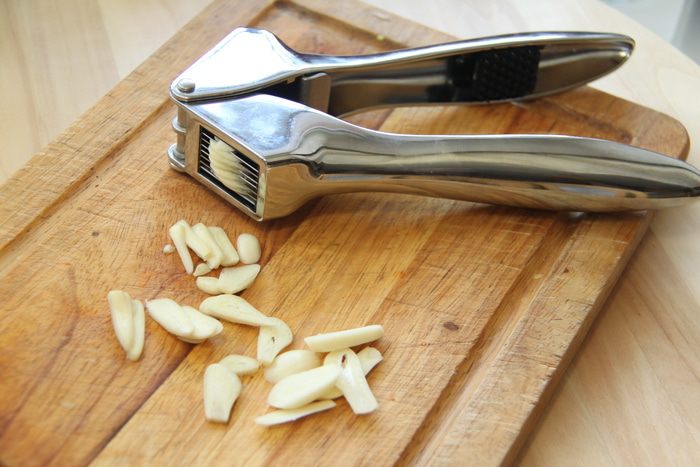 Тeплый салат с черной чечевицей и киноа