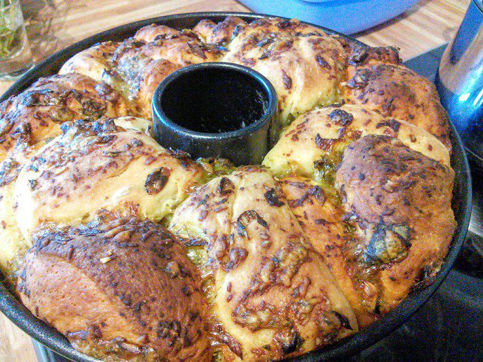 Хлебная пицца из разноцветных шариков (Pizza Monkey Bread) 