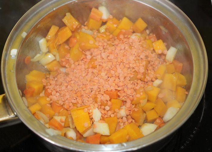 Тыквенный суп с красной чечевицей