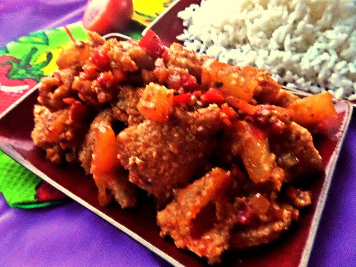 Курица с овощами и ананасом к рису