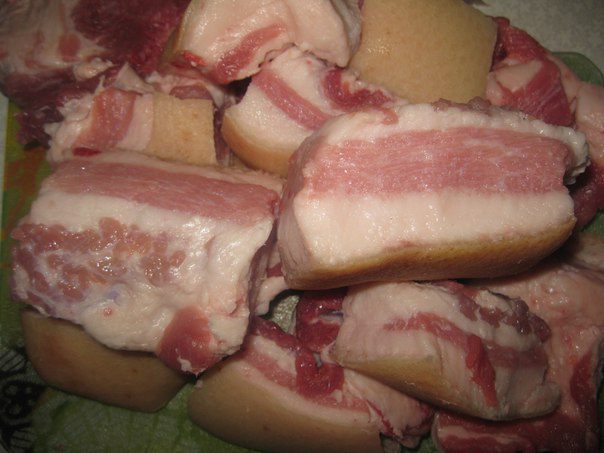 Соленое сало с мясными прослойками