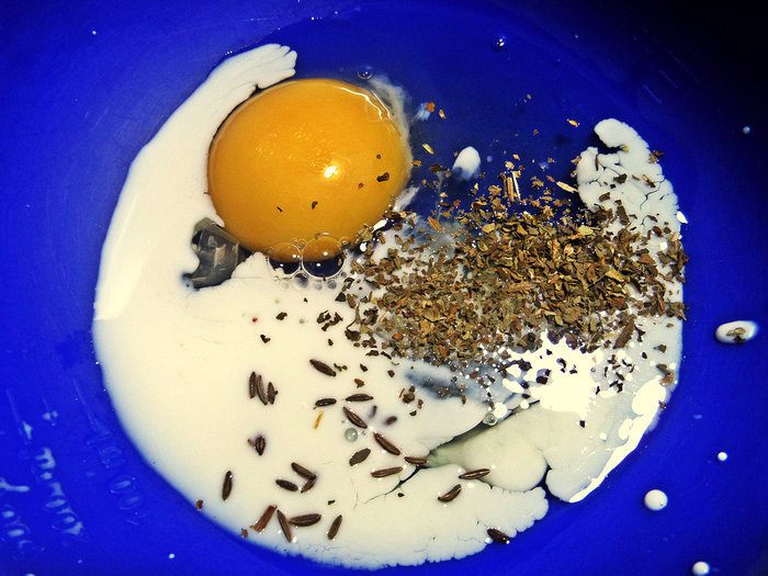 Гренки с овощами под сыром