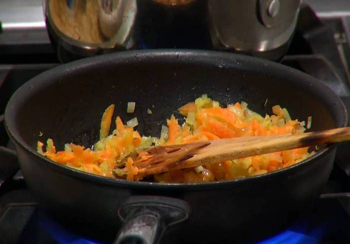 Тосканский суп из белой фасоли с чесночными гренками